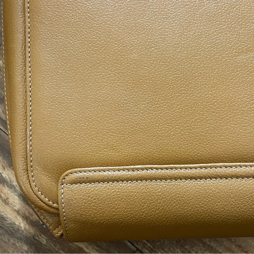 Levenger • Pebble Leather Laptop Case